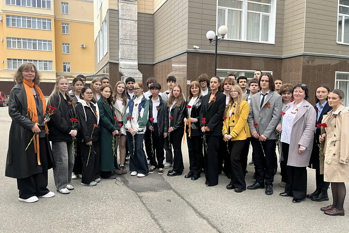 Память, честь и гордость: СУНЦ СКФУ принял участие в торжественном возложении цветов к мемориалу преподавателям и студентам, погибшим в годы Великой Отечественной войны
